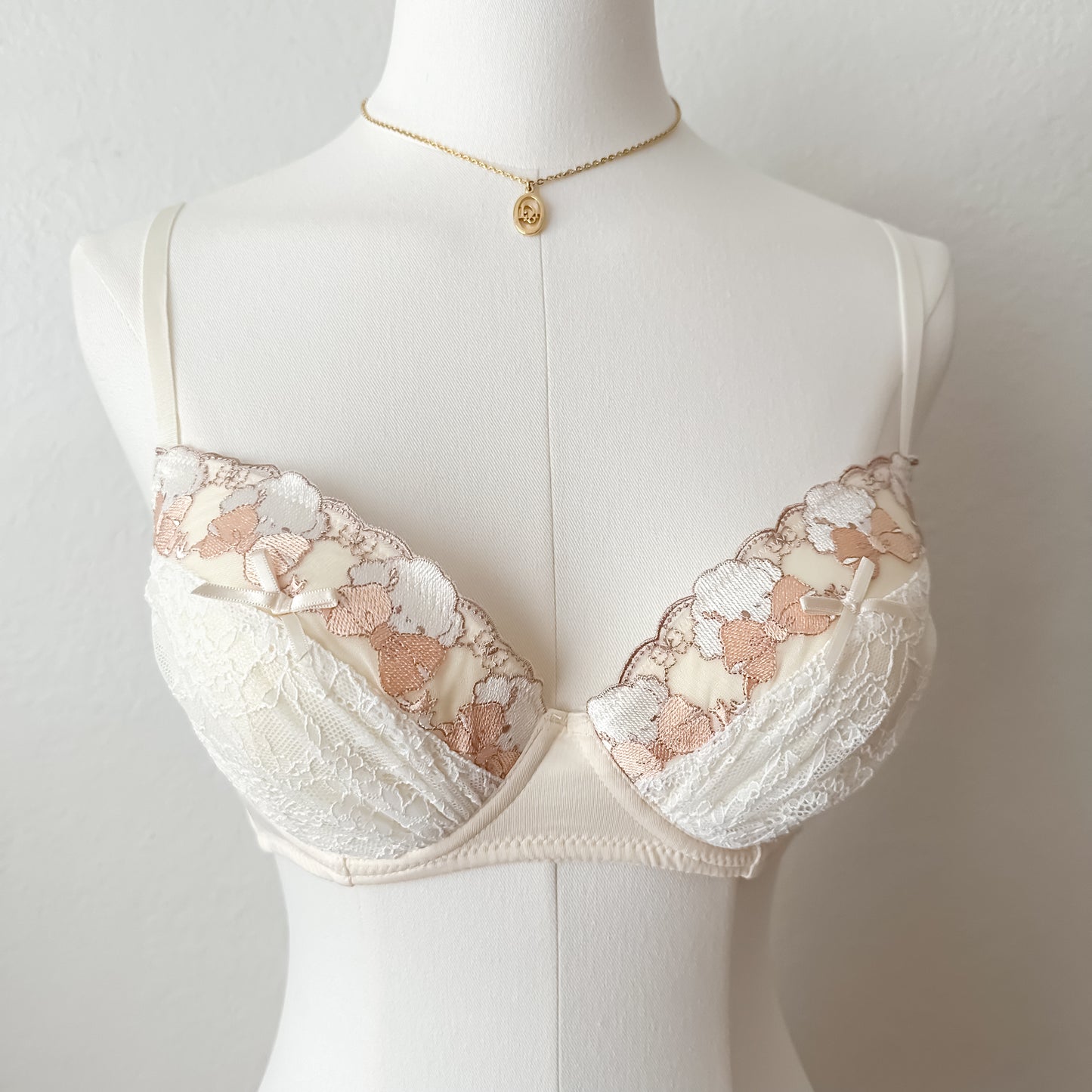 Cream Lace Cogimyun Bra Set