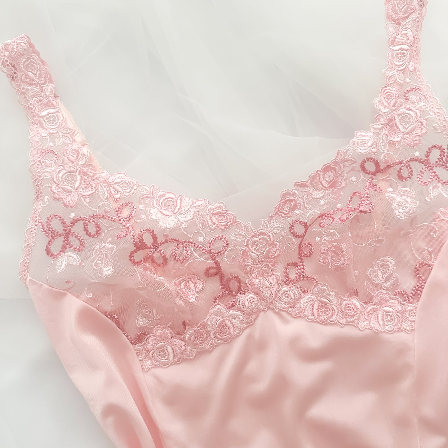 Rosette Aria Embroidery Camisole