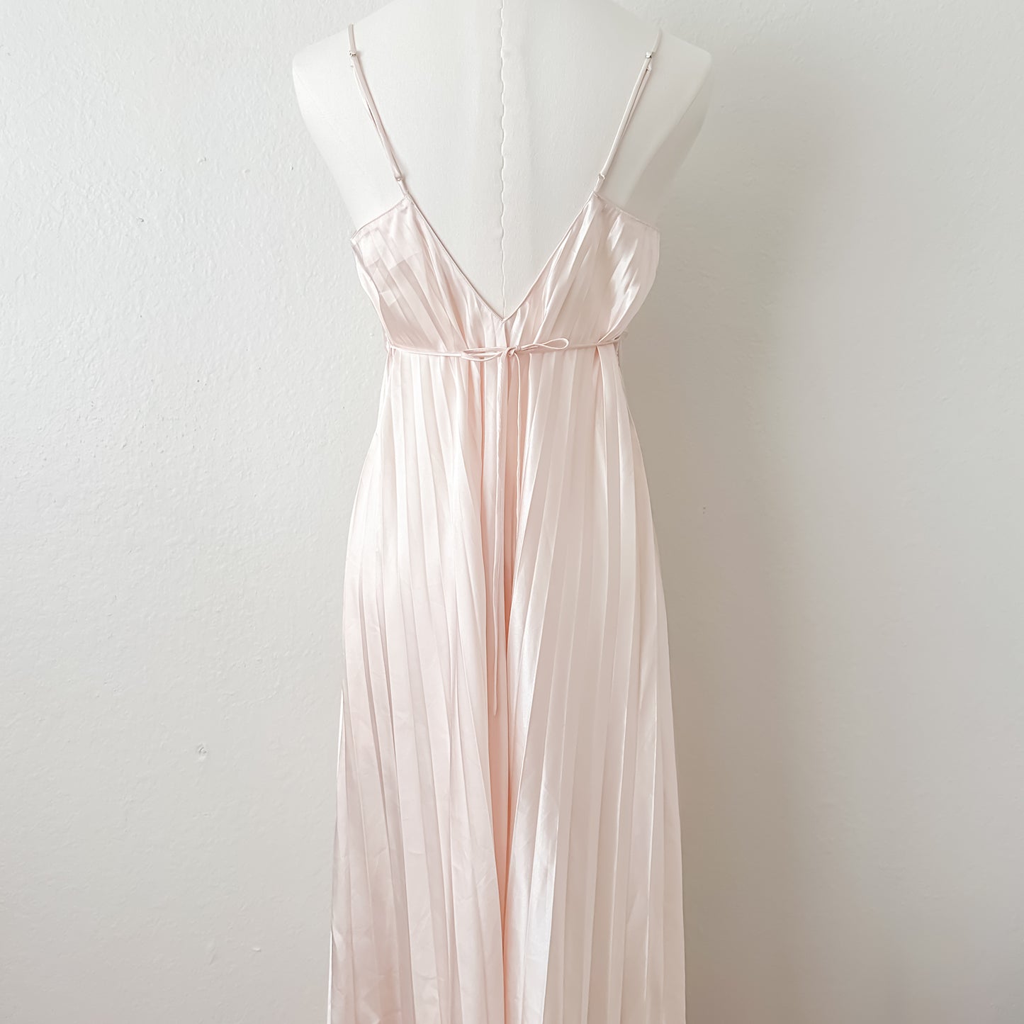 Rare Vintage Blush Pleated Bow Slip