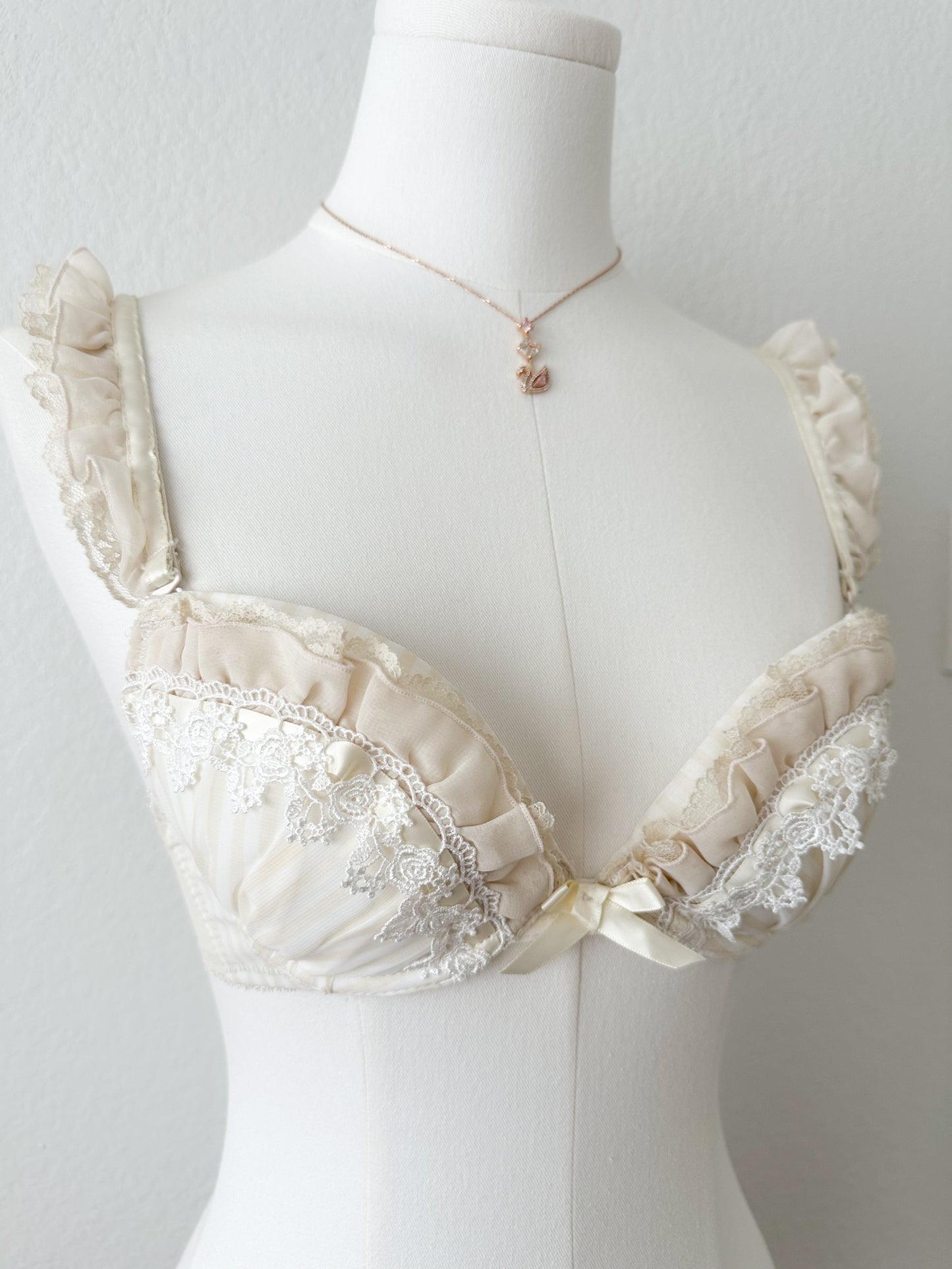 Angel Rosette Bra 32C