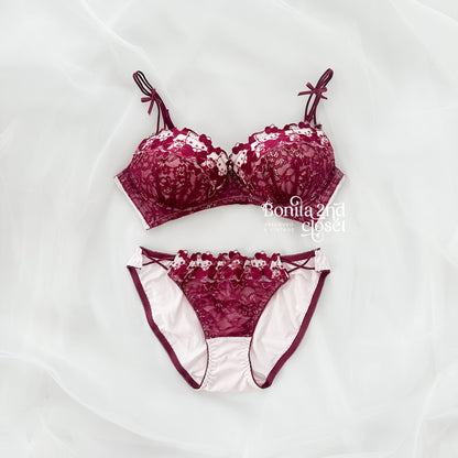 Hello Kitty cherry lace bra set