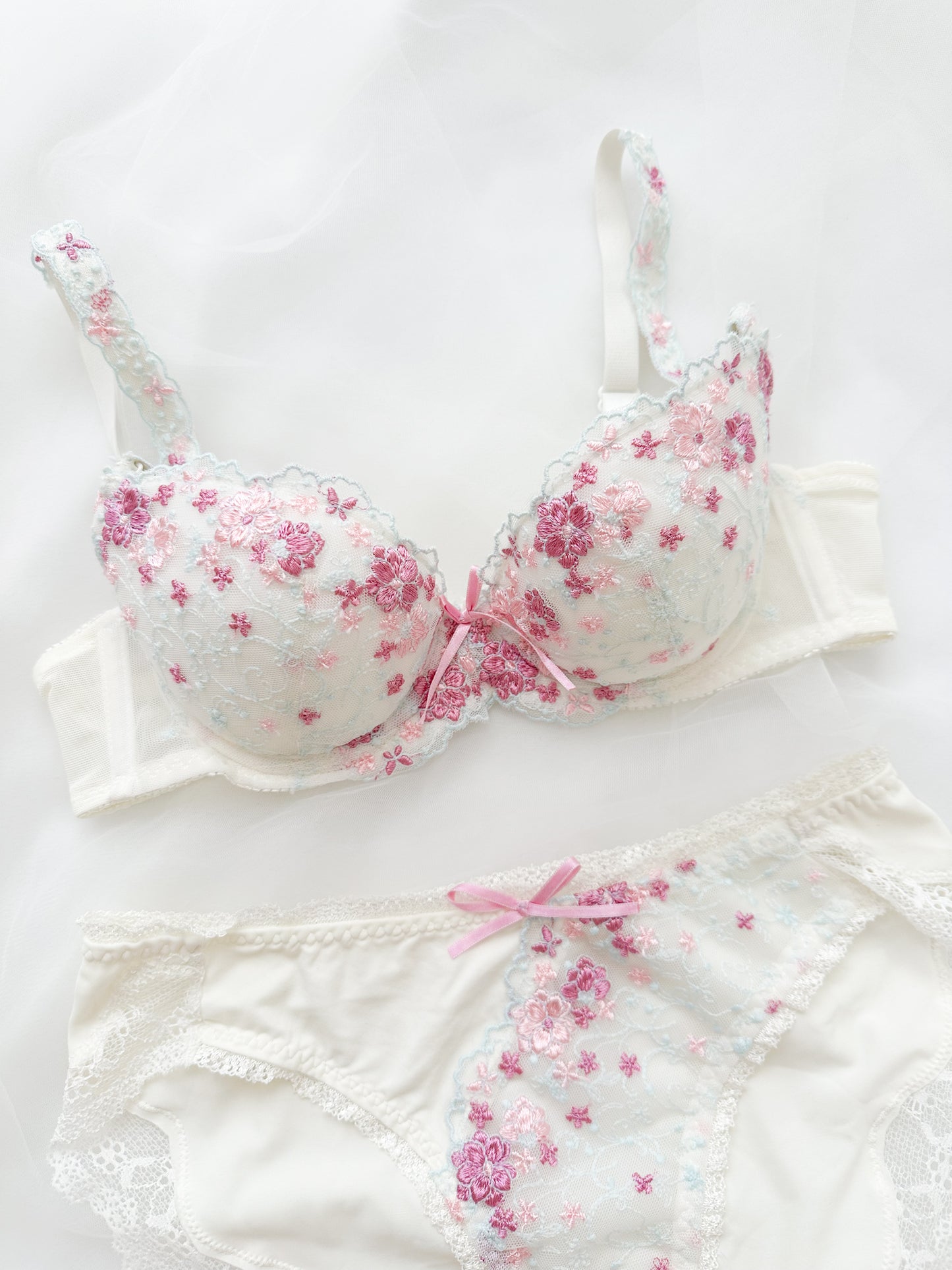 Whimsical Embroidery Bra Set 32A