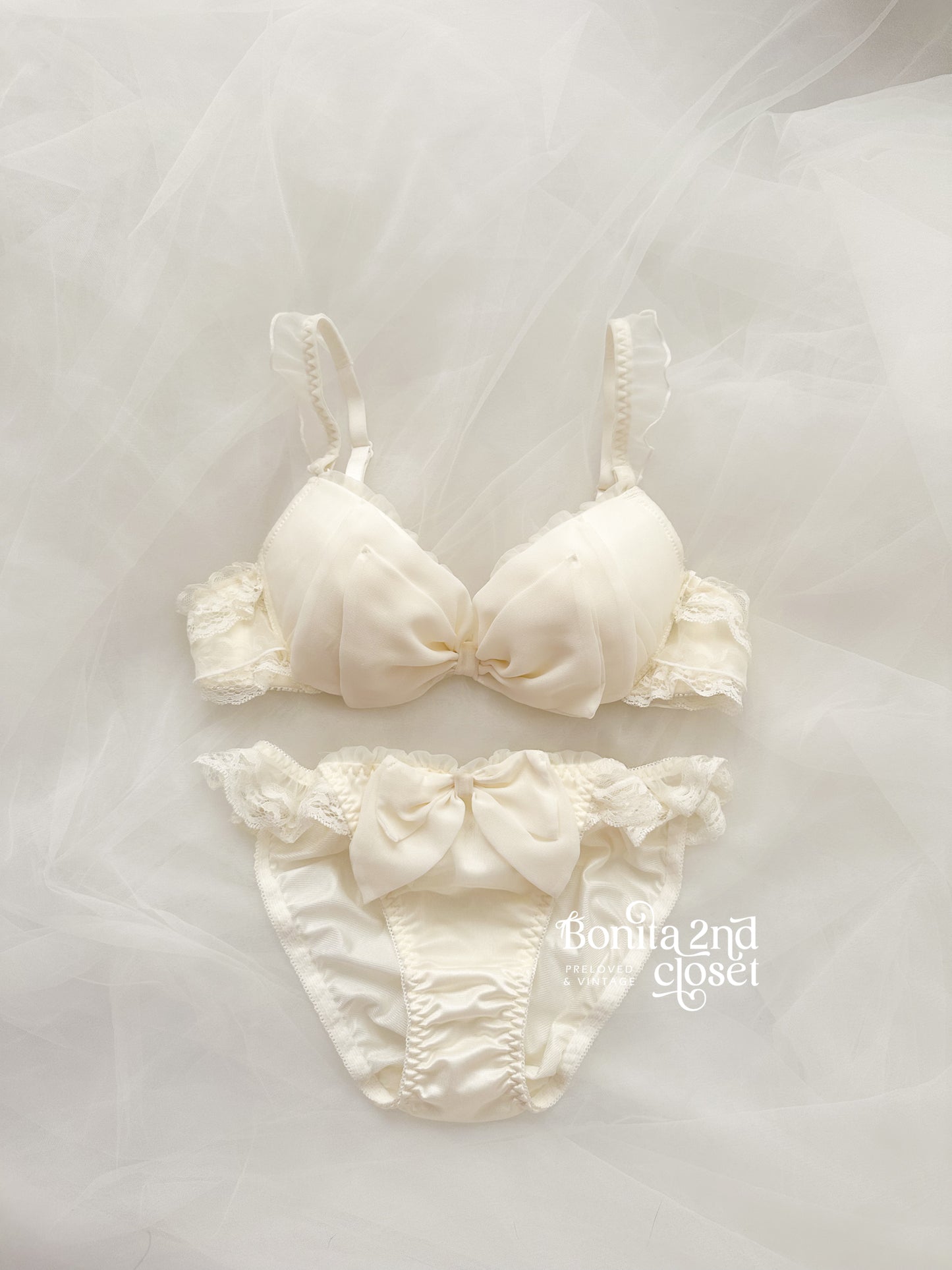 Creamy Lace Bra Set