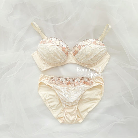 Cream Lace Cogimyun Bra Set