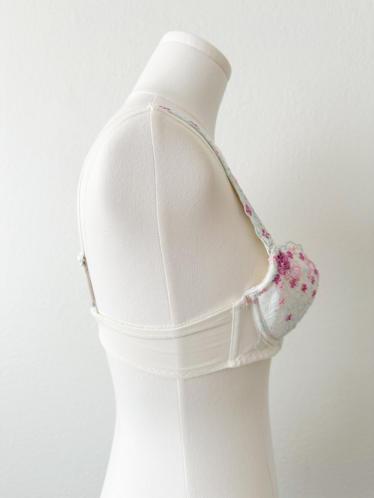 Whimsical Embroidery Bra Set 32A