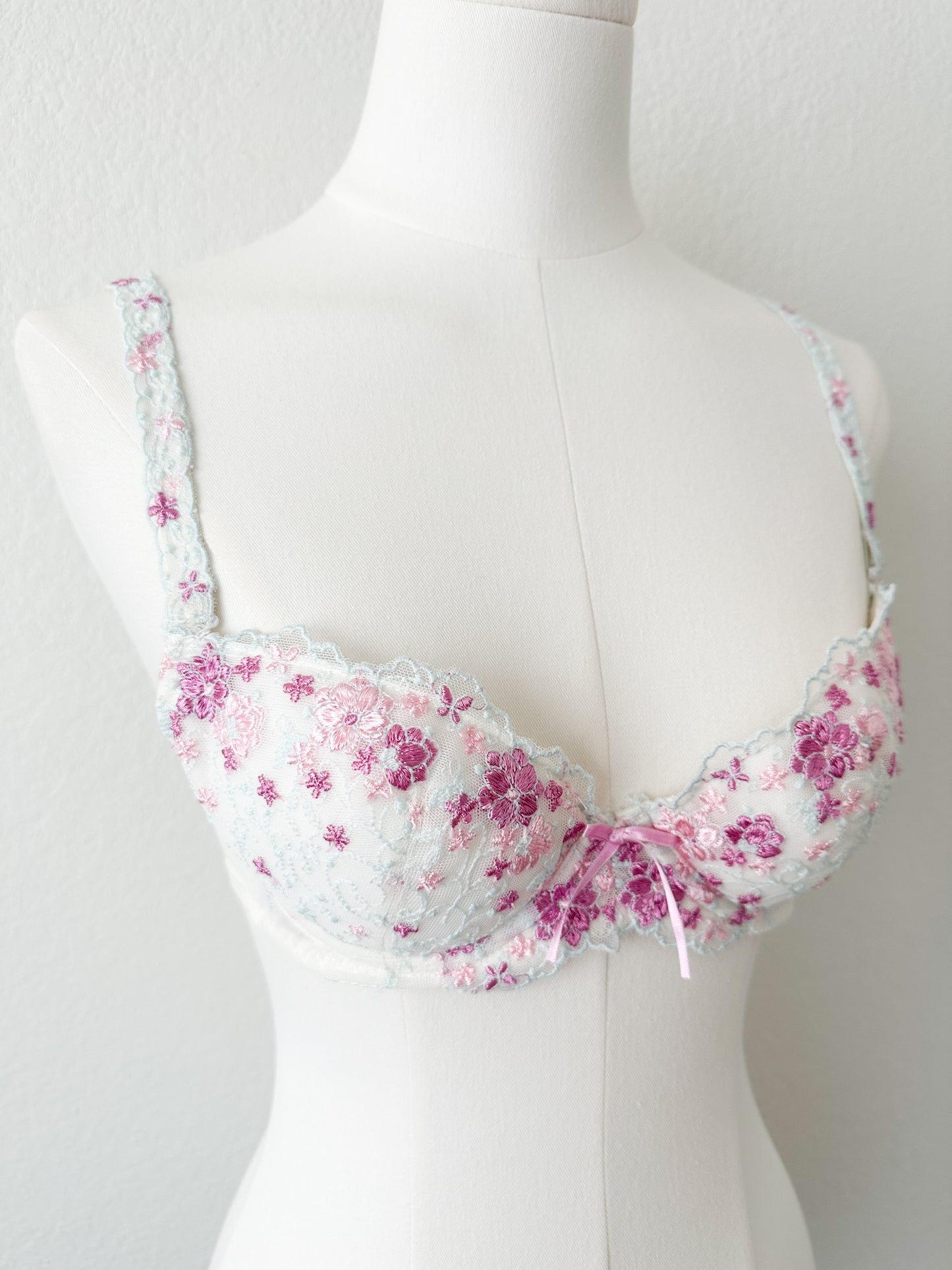 Whimsical Embroidery Bra Set 32A