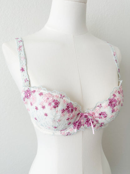 Whimsical Embroidery Bra Set 32A
