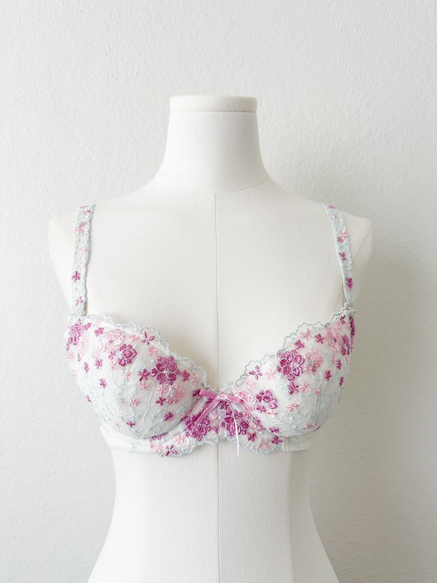 Whimsical Embroidery Bra Set 32A