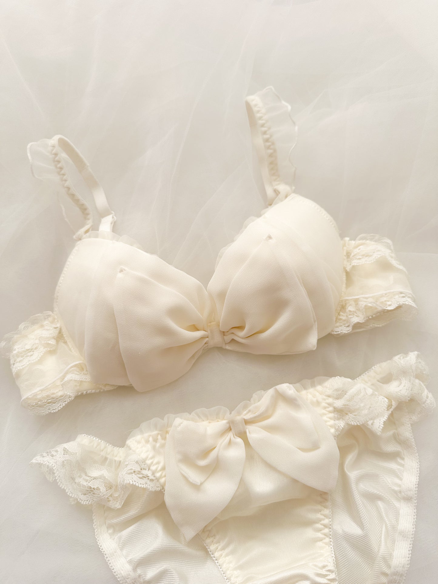 Creamy Lace Bra Set