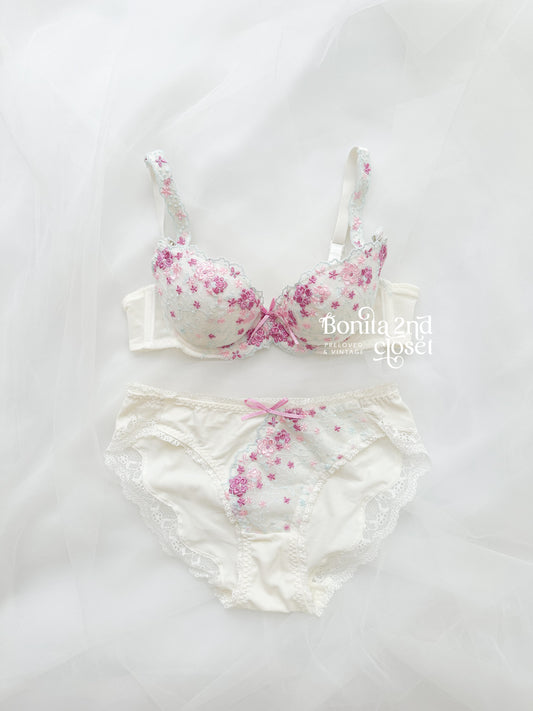 Whimsical Embroidery Bra Set 32A